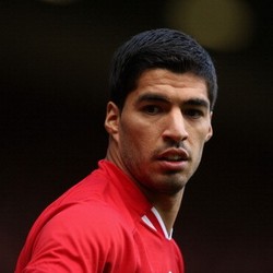 Liverpool Akan Terlihat Bodoh Kalau Jual Suarez
