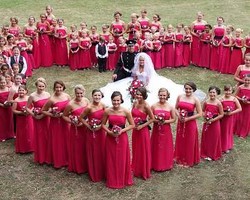 80 Pengiring Pengantin Iringi Upacara Pernikahan Dua Mempelai Ini