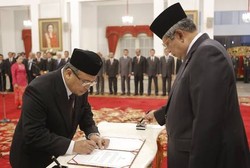 Penunjukan Hakim MK Digugat, Patrialis: Silakan Saja