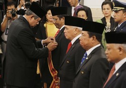 Mahfud MD dan 8 Menteri KIB II Terima Bintang Mahaputra Adipradana