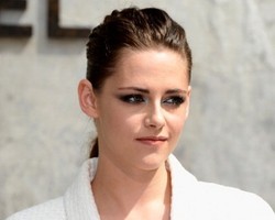 Kristen Stewart Daftar Jadi Mahasiswi Walau Sibuk Syuting
