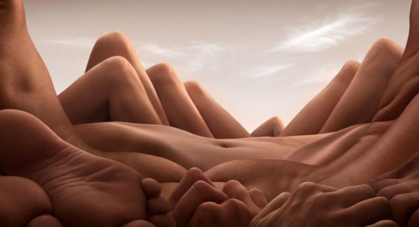 Bodyscapes, Pesona Bukit Pasir dari Tubuh Manusia