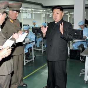Kim Jong Un Sidak Pabrik Smartphone Korea Utara