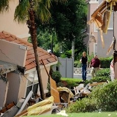 Lubang Menganga Nyaris Menelan Vila Dekat Disney World di Florida