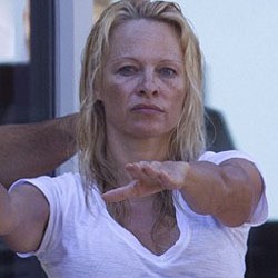 Seperti Apa Wajah Si Seksi Pamela Anderson Tanpa Make-up?