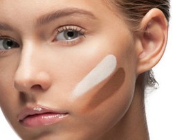 Kesalahan Menggunakan Concealer yang Membuat Warna Kulit Jadi Belang