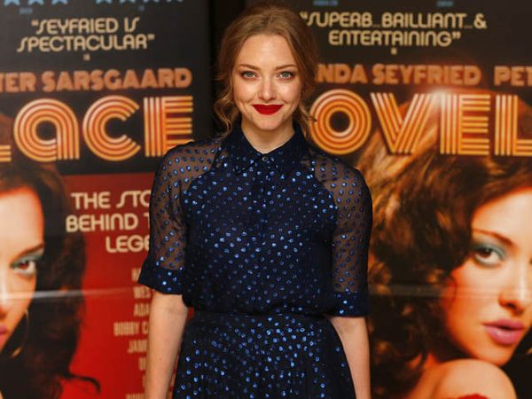Bibir Merah Merona Amanda Seyfried