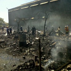 Kebakaran di Kejawan Putih Ludeskan 15 Becak dan 3 Motor