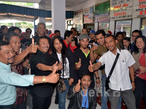 Kampanye Cagub Bambang DH Blusukan ke Terminal