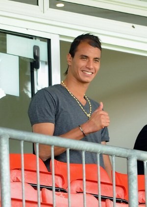 Palace Rekrut Chamakh dari Arsenal