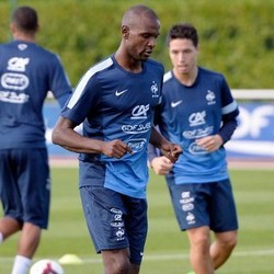 Kembali Dipanggil Timnas, Abidal Berharap Bisa Tampil di Piala Dunia