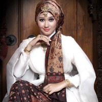 Dian Pelangi, Keliling Dunia Buat Mencari Ide
