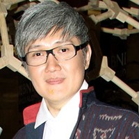 Musa Widyatmodjo, Pergi Ke Toko Buku Sebelum Mendesain