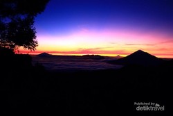 Sunrise di Gunung Papandayan, Cantiknya Juara!