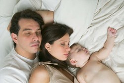 Studi: Pasca Anak Lahir, Gairah Bercinta Pasutri Sama-sama Naik-Turun