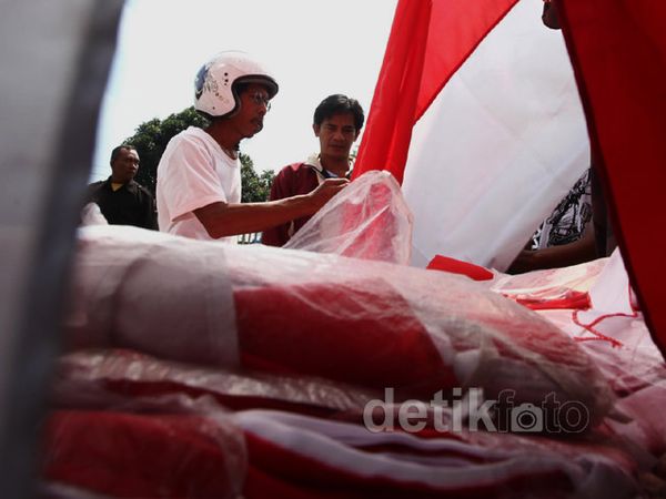 Pedagang Bendera Mulai Diserbu