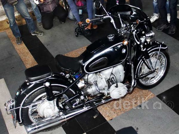 KPK Perlihatkan Moge Milik Kepala SKK Migas