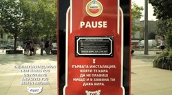 Diam Tak Bergerak 3 Menit, Sekaleng Bir Pun Keluar dari Vending Machine