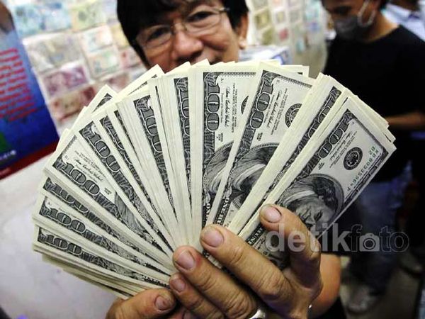Rupiah Kembali Terpuruk di Rp 10.300 per-Dolar AS