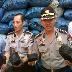 16 Kontainer Batu Bara Ilegal Diamankan 