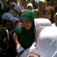 Kedatangan Khofifah di Kediri Disambut Tangis Muslimat
