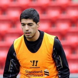 Karena Fans, Suarez Pilih Bertahan di Liverpool