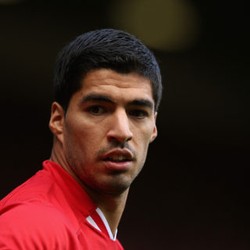 Suarez Diklaim Akan Bertahan di Liverpool