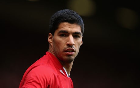 Suarez Diklaim Akan Bertahan di Liverpool