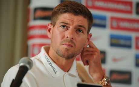 Gerrard Tak Acuhkan Opini Ferdinand Soal Timnas Inggris