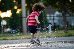 Jangan Anggap Sepele, Kaki Basah Saat Pakai Sepatu Bikin Penyakit