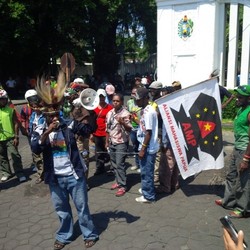 Polisi Solo Sita Spanduk Bergambar Bintang Kejora dari Demonstran