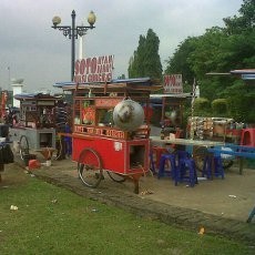 PKL Boleh Jualan di Trotoar Tapi Tidak Permanen dan Harus Bersih