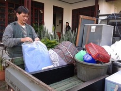 Didampingi Polisi, Keluarga Angkut Barang-barang Sisca di Tempat Kos