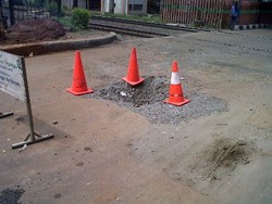 Truk Yang Nyangkut di Perlintasan Kereta Kalibata Bisa Dievakuasi