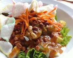 Nyam, nyam.. Segarnya Asinan yang Gurih dan Pedas