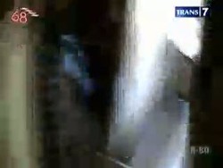 Wanita Mengamuk Ditangkap Warga