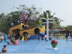 Main Air Seru di 4 Waterpark Sekitar Jakarta