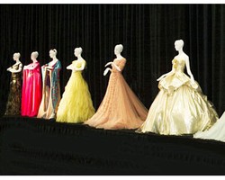 Versace dan 9 Desainer Dunia Ciptakan Gaun Terinspirasi Disney Princess