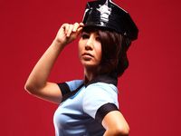 Gaya Seksi Ratna Dilla Jadi Polisi