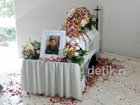 Jenazah Kris Biantoro Dikremasi