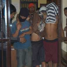 Mobil Kawanan Pencuri Sapi Diberondong Peluru Polisi