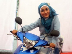 Fatin Ingin Belajar Naik Motor