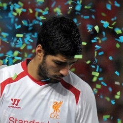 Suarez Bantah Katakan Bakal Bertahan di Liverpool