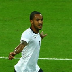 Walcott Berharap Fit dan Bisa Main Lawan Villa