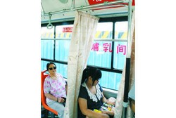 Wah! di Kota Ini Ada Ruang Menyusui dalam Bus Kota 