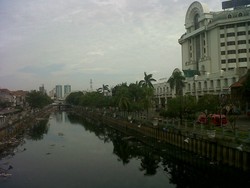 Menengok Kali Besar nan Rupawan yang Kini Buruk Rupa