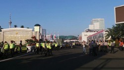 Jelang Pidato Kenegaraan, Ratusan Polisi Bersenjata Jaga Gedung DPR