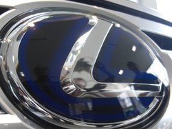 Lexus Patenkan Nama RC 200t