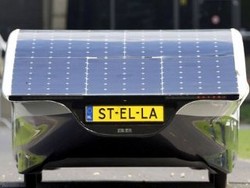 Mobil Jalanan Bertenaga Surya Pertama di Dunia