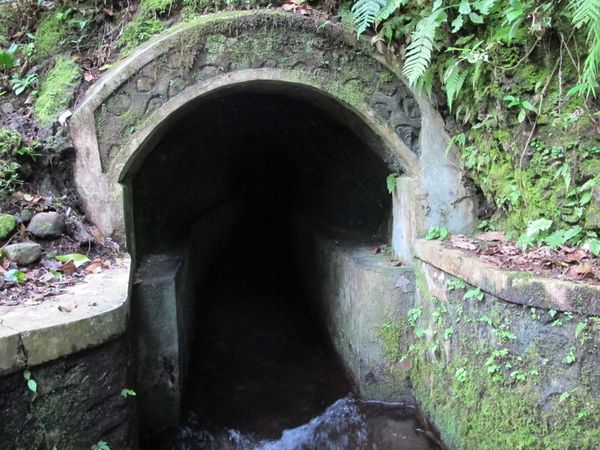 Menelusuri Terowongan Gelap Mencekam di Lombok, Berani?
